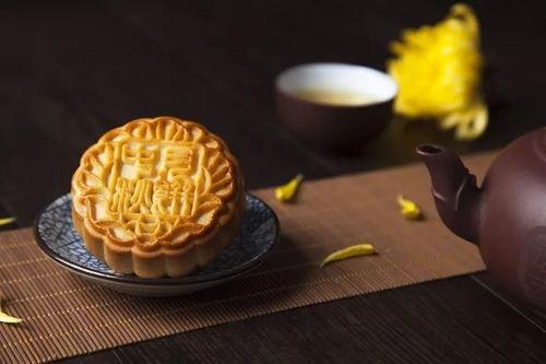 大瓜头吃月饼